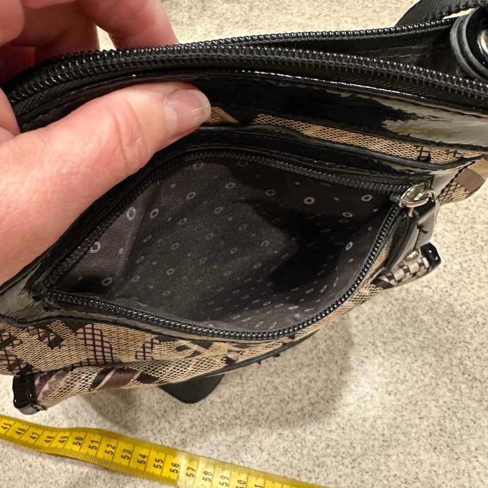Guess cross body purse purple/white/cream black and silver accents - Picture 7 of 14